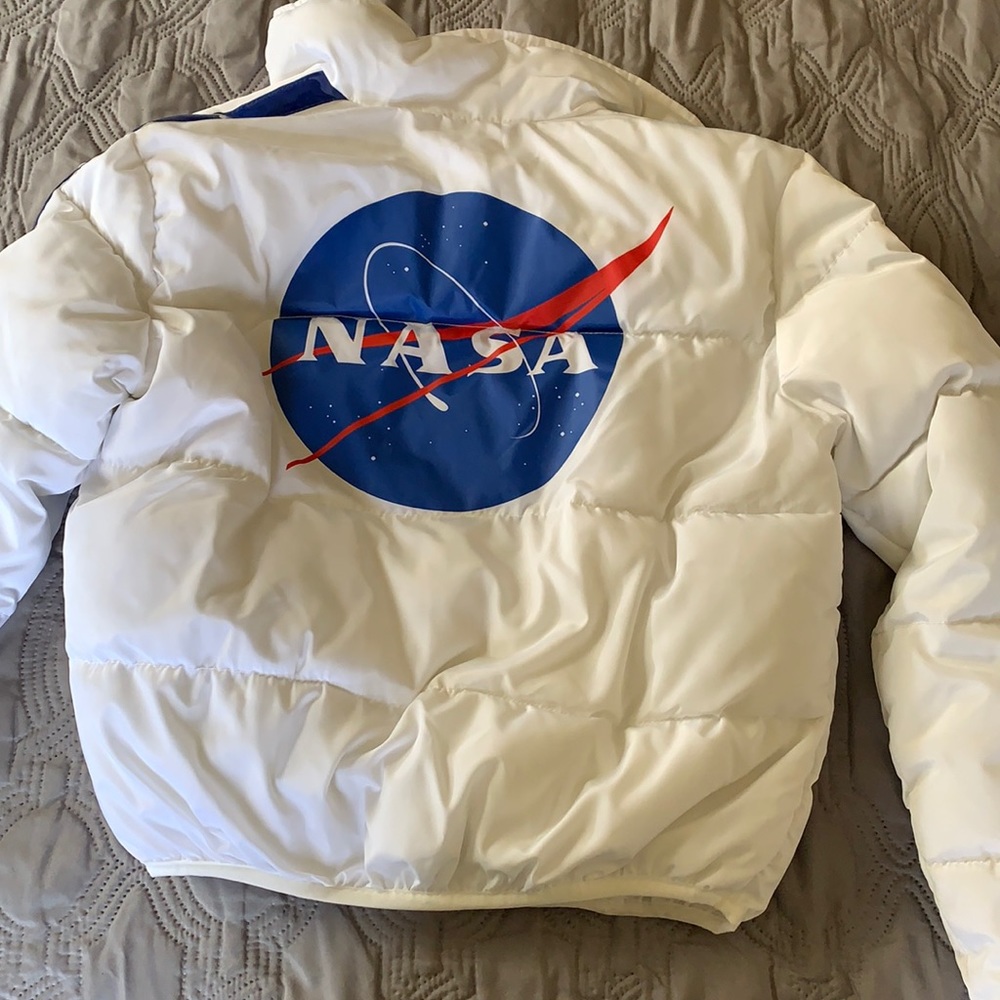 WHITE NASA PUFFER JACKET SIZE SMALL